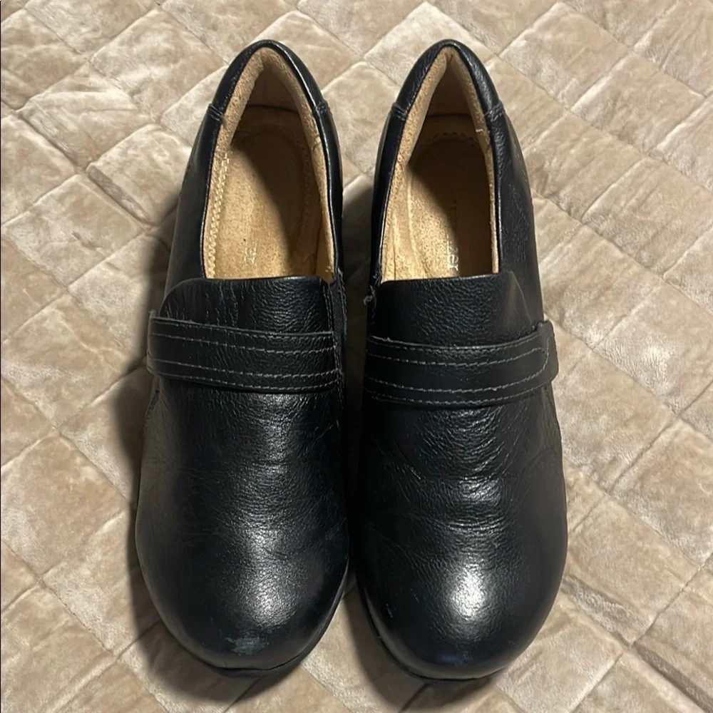 Naturalizer’s Black Leather Shoes - Picture 1 of 4